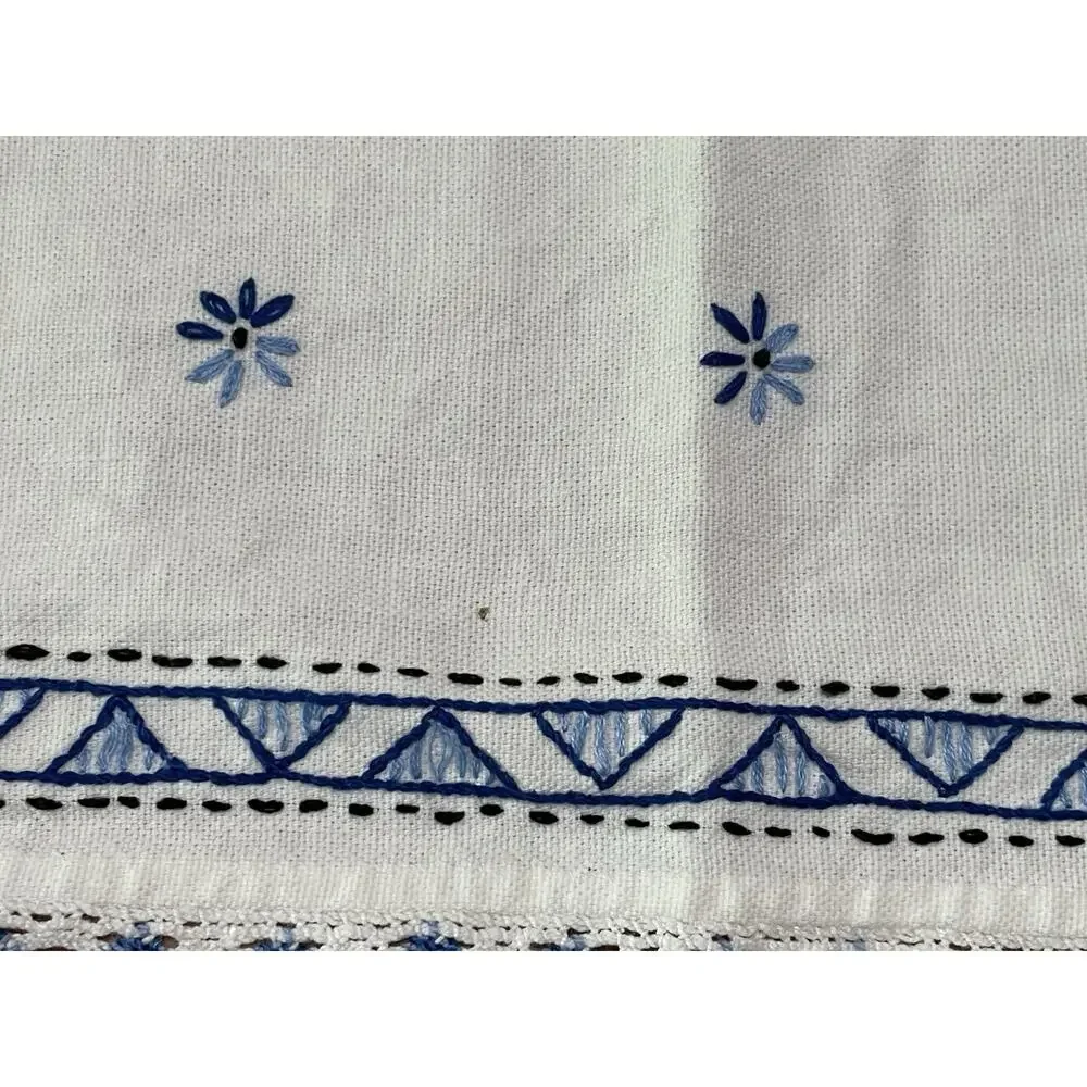 Lot Of 11 Vintage Hand Embroidered Table Runners Table Topper & Napkins